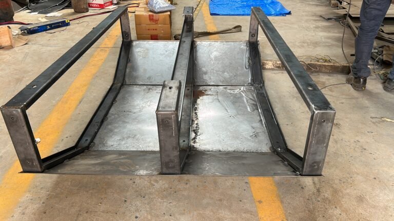 Roof top gaurd for rail grind car