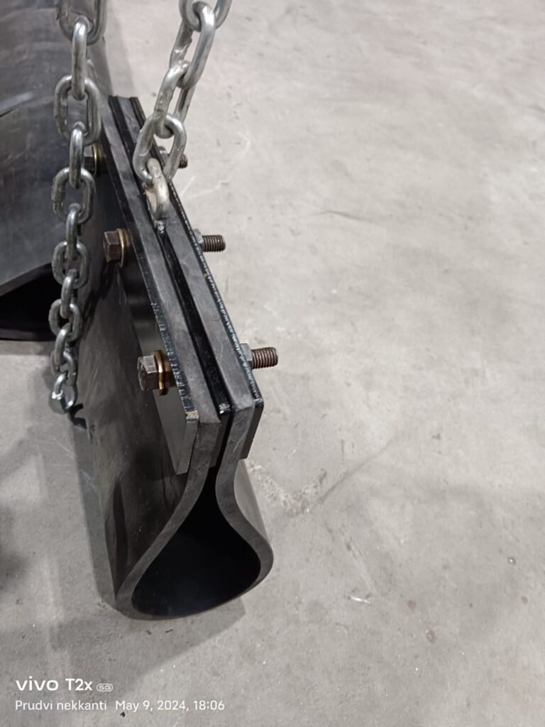 Hanger Assembly for Hydraulic Hoses